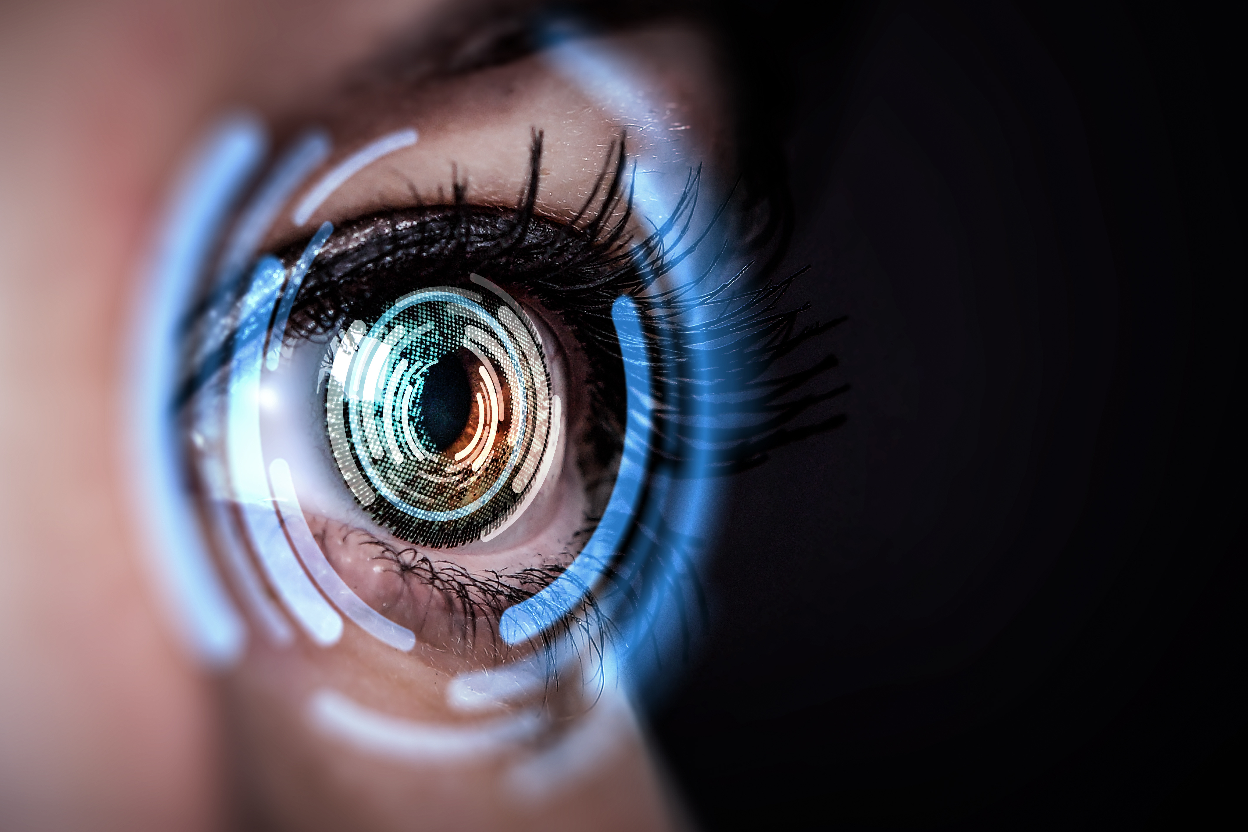 Nahaufnahme eines menschlichen Auges mit eingeblendeten digitalen Kreisen als Symbol für biometrische Iriserkennung.